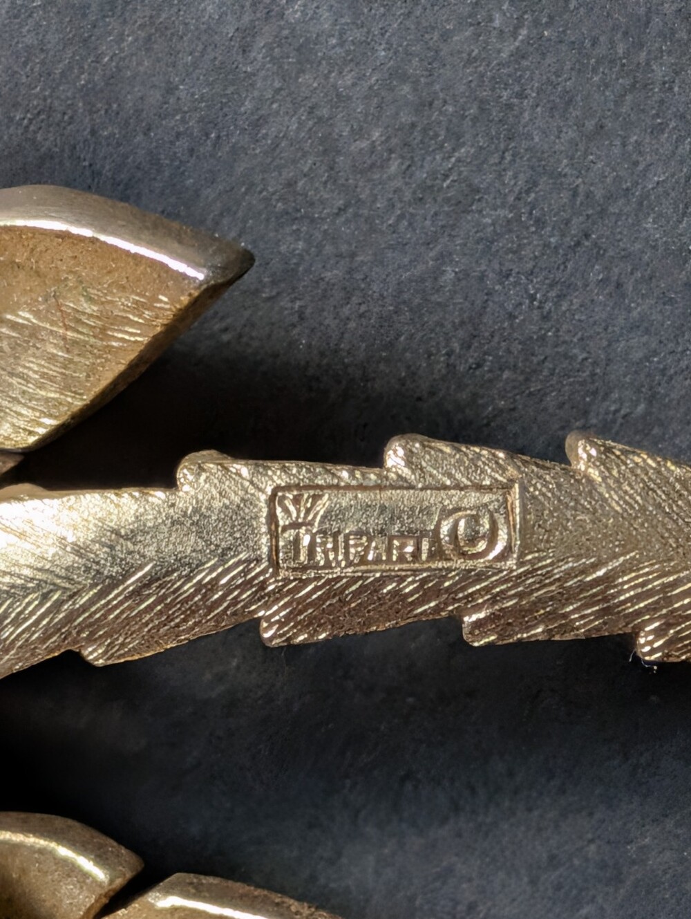 Crown Trifari Gold Tone Palm Tree Brooch Pin Vacation Jewelry - Picture 5 of 6